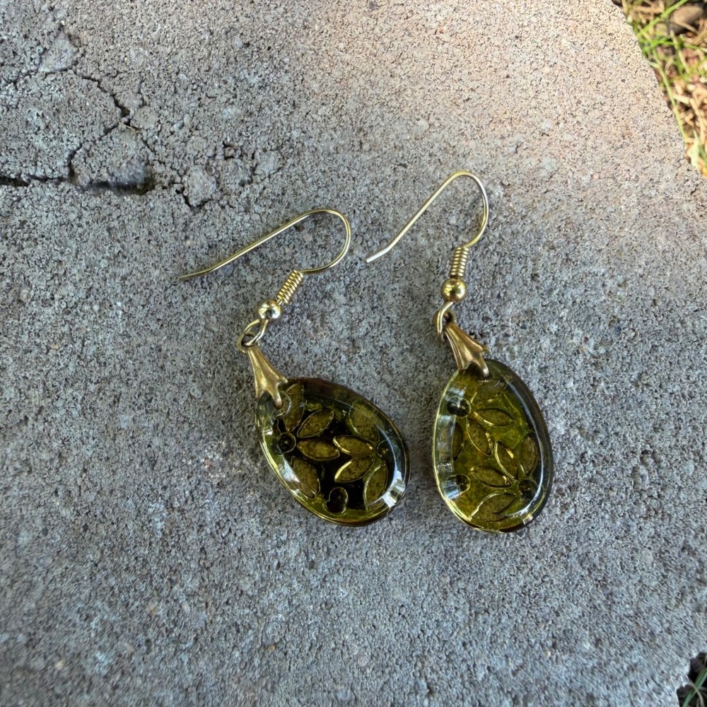 Vintage Olive Amber Lucite Tear Drop Earrings Gold Tone Rhinestone Backing Boho - Picture 6 of 8
